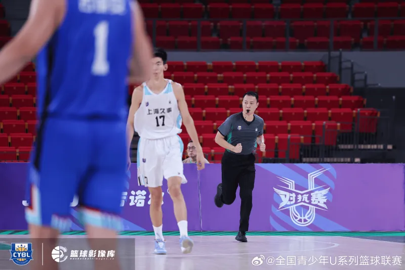 上海U21男篮对阵湖南工业大学精彩图集：上海大胜对手20分