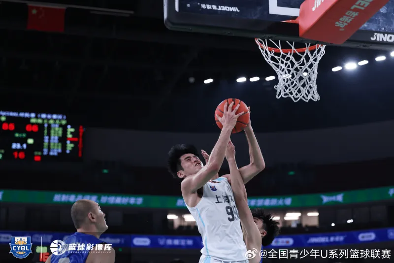 上海U21男篮对阵湖南工业大学精彩图集：上海大胜对手20分