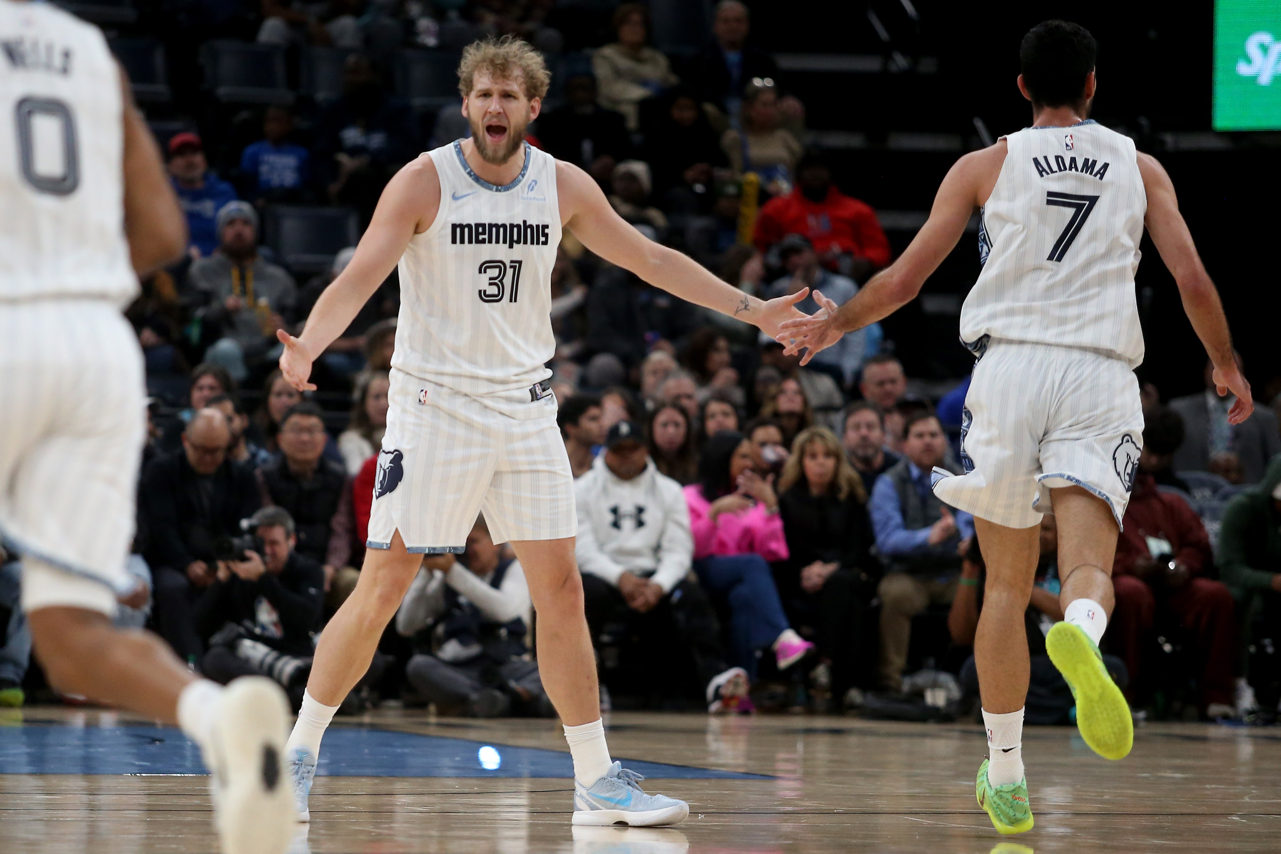 NG体育线上入口-关键时刻11胜0负！老牌天神41岁18中12 关键时刻有东有詹降维打击