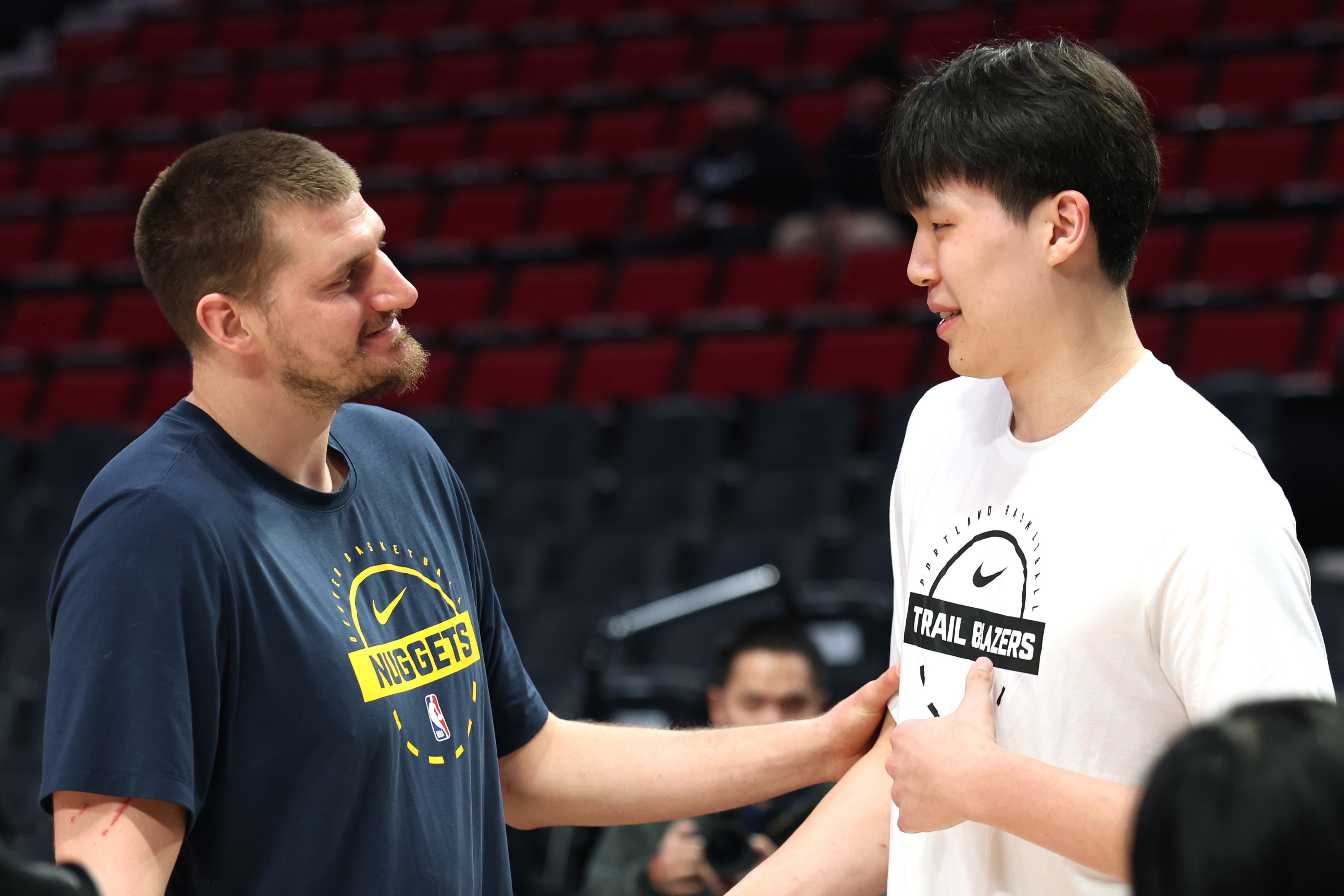 NG体育线上入口-拓媒：解说动不动就说杨瀚森是小约基奇 这样做对杨没一点好处