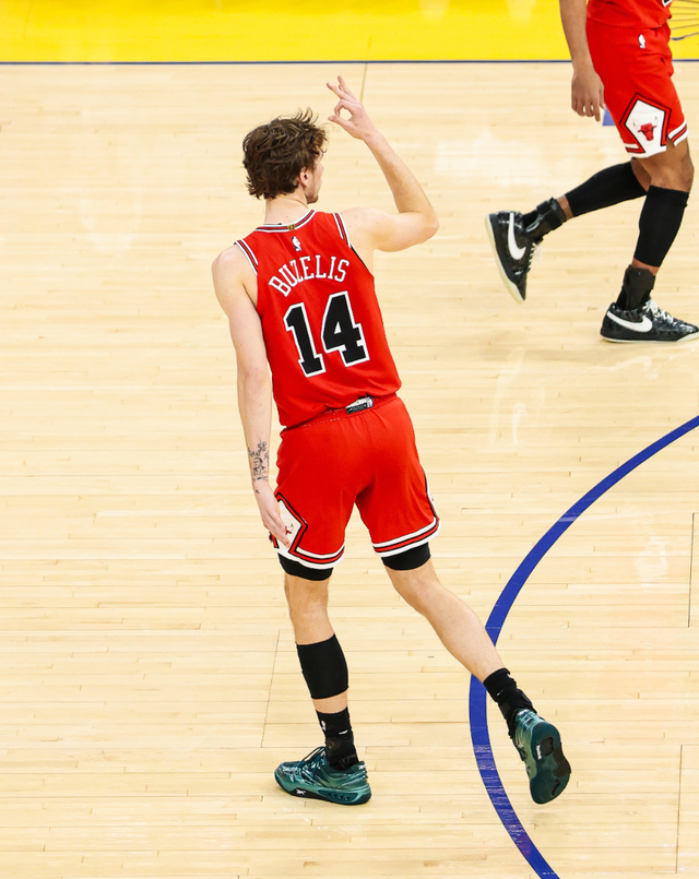 NG体育在线网站-轰41+6迎生涯夜！布泽利斯创5新高扎心库里 勇士准备掉西部第十？|公牛|斯蒂芬·库里|加时赛|吉迪|帕特·斯宾塞_新浪体育_新浪新闻